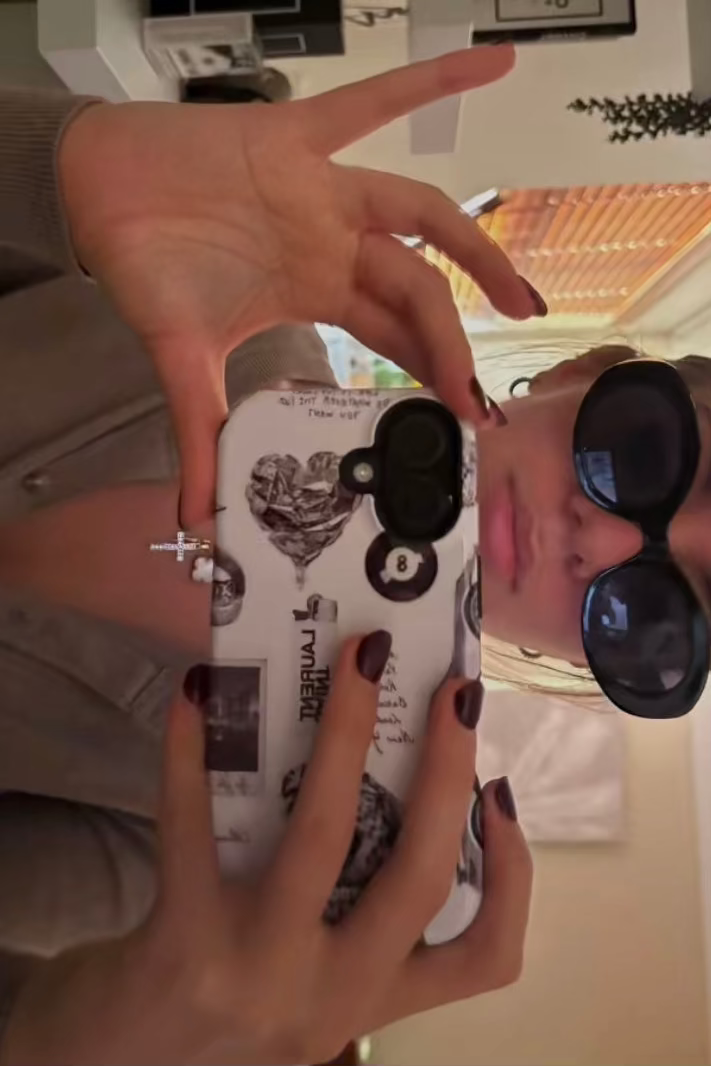 “Strgirl” protective phone case